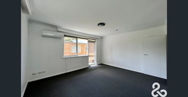 Spacious Two Bedroom Apartment! - Photo 1