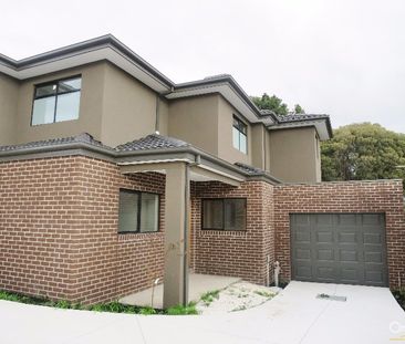 Modern Townhouse in Central Location! - Photo 5