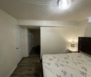 For Lease - 5237 Floral Hill Crescent, Mississauga, Ontario - Photo 2