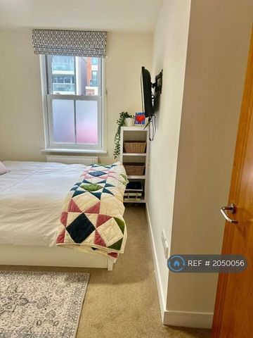 1 bedroom in a flat share to rent - Photo 3