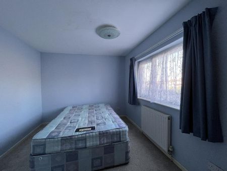 3 bedroom end of terrace house to rent - Photo 4