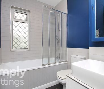 4 Bed property for rent - Photo 3