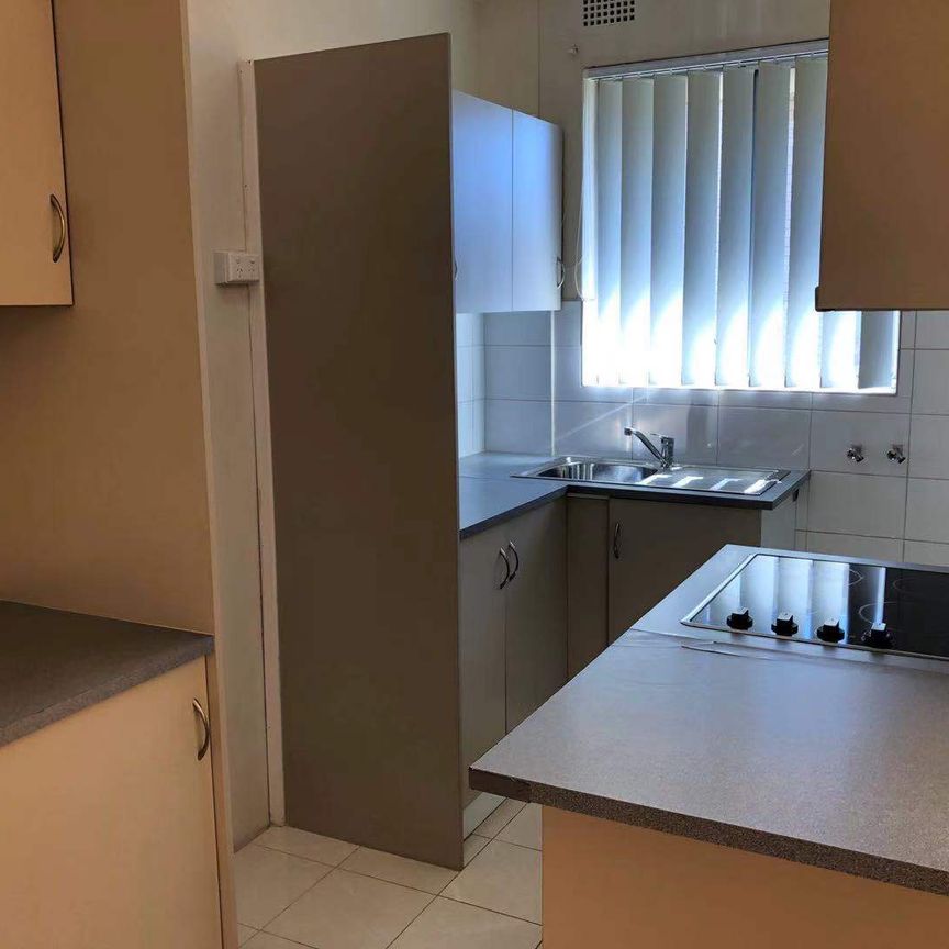 Top Floor unit for lease, Superb Location!! - Photo 1
