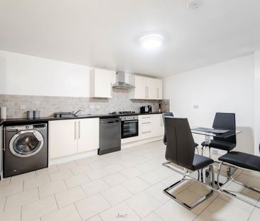 1 bedroom in a house share to rent - Photo 2