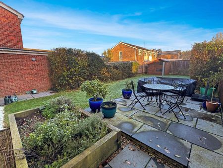 3 bedroom semi-detached house to rent - Photo 2