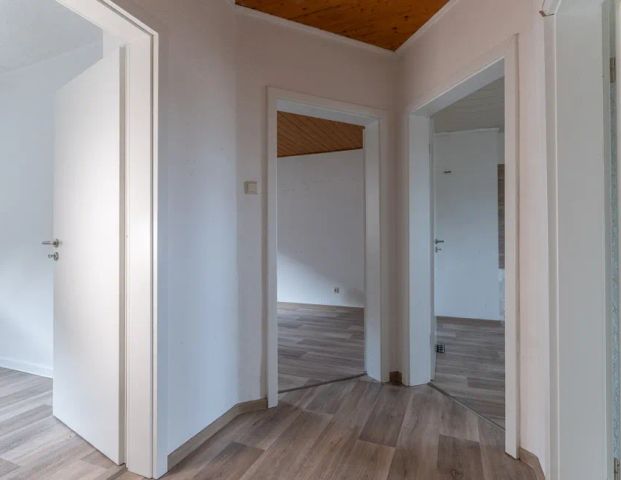 Ca. 51 m² große 2-Zimmer-Dachgeschosswohnung mit Tageslichtbad in Hagen-Eilpe - Foto 1