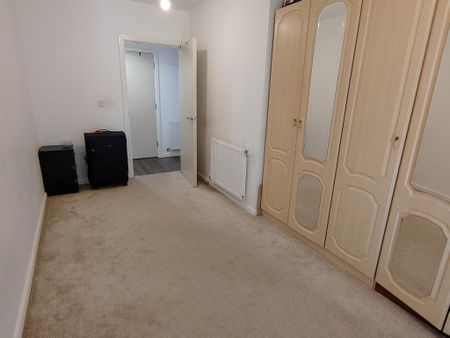 2 bedroom flat to rent - Photo 2