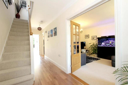 4 bedroom semi-detached house to rent - Photo 5