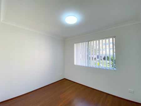 Stylish 2 Bedroom Apartment ! - Photo 4