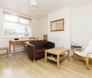 3 bedroom end of terrace house to rent - Photo 3