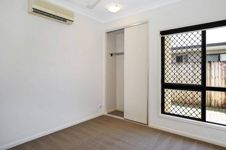 Edmonton home with side access and pool - Photo 4