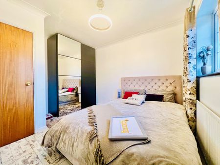 4 Bed Detached House, Gwynne Avenue, CR0 - Photo 5