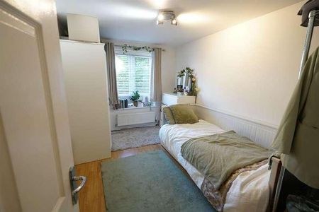 Flat, Witham House, Schoolfield Way, Grays, RM20 - Photo 4