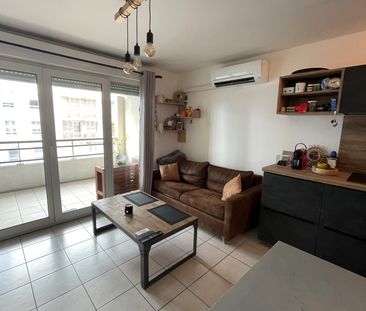 Location Appartement 2 pièces 40m² MARSEILLE 10ème - Photo 2
