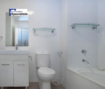 Modern & Convenient Living – Walk to Train Station - Photo 5