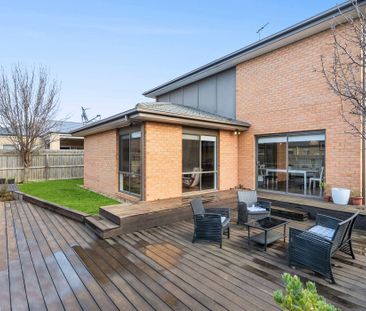 The Ultimate Family Home - Five Bedroom - Three Living - Photo 2