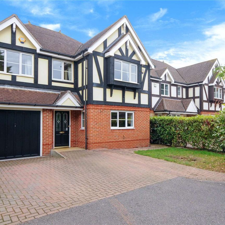 A modern four bedroom detached property in a sought after road in Old Windsor. - Photo 1