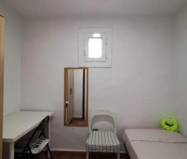 Piso en alquiler en Ciutat Vella - Foto 2