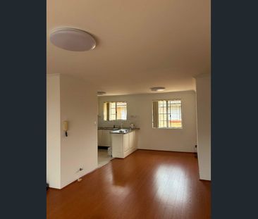 Cozy Two Bedroom Apartment Available For Lease - Photo 1