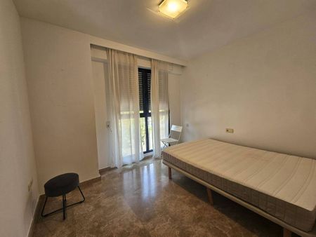 3 room luxury Flat for rent in Valencia - Photo 3