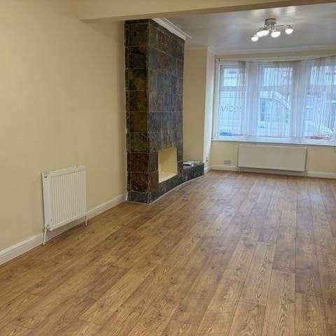 Winchester Road, Edmonton, N9 - Photo 1