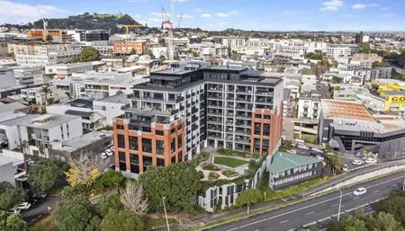 Spacious 2-Bedroom, 2-Bathroom Apartment in Eden Terrace – $820 per Week - Photo 4