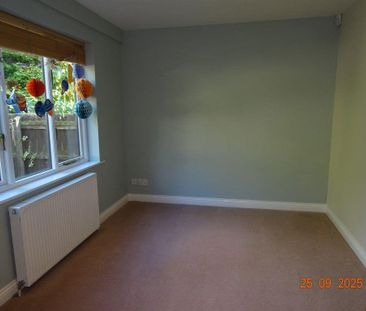 4 bedroom detached house to rent - Photo 2