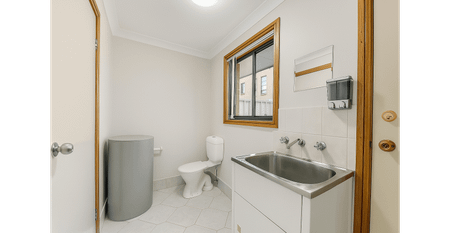 Splendid 2 Bedroom Townhouse Available Now! - Photo 2