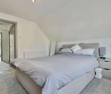 Nicholson Way, Havant, PO9 - Photo 3