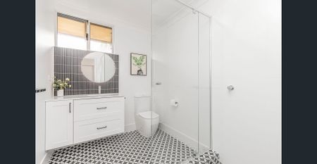 Charming Townhouse in Prime Como Beach Location! - Photo 3