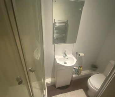 House share to rent - Photo 2