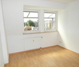 Jößnitzer Str. 135, Wohnung 6 ~~~ Dachgeschoss, Balkon, Bad mit Wan... - Foto 6