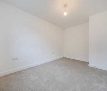 4 bedroom semi-detached house to rent - Photo 2