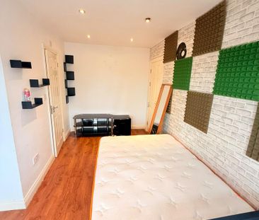 1 bedroom in a house share to rent - Photo 1