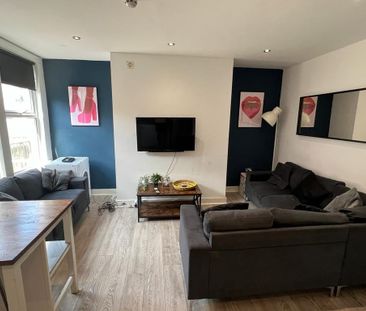 8 Bed Terraced House, Headingley Mount, LS6 - Photo 1