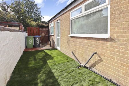 3 bedroom terraced house to rent - Photo 4