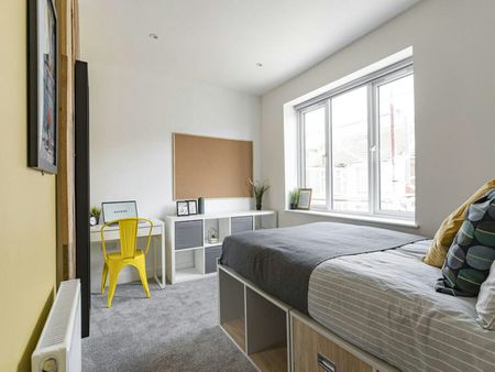 Terraced House to rent on - Photo 5