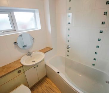 Queens Walk, Bristol, Gloucestershire, BS35 1SS - Photo 5