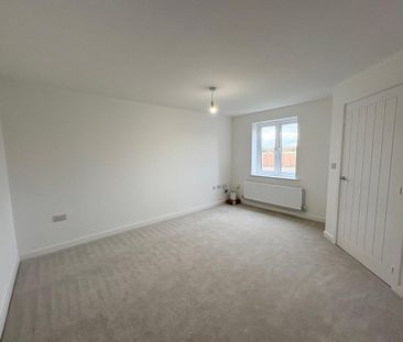 3 bedroom end of terrace house to rent - Photo 3