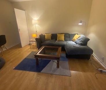 3 Bed Flat, Jubilee Street, E1 - Photo 2