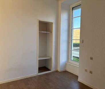 Location Appartement 2 pièces 47 m² Sainte-Sévère - Photo 6
