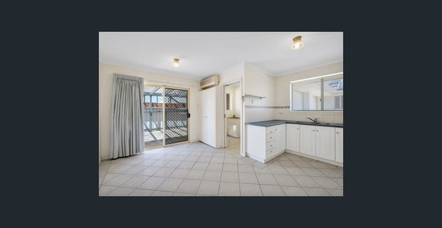 The perfect low maintenance secure private home in convenient location - Photo 1