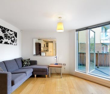 1 bedroom in a flat share to rent - Photo 1