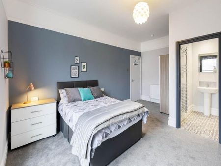 1 bedroom in a flat share to rent - Photo 4