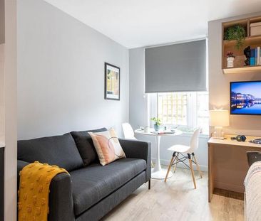 1 bedroom in a flat share to rent - Photo 2