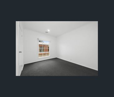 Renovated 3 Bedroom Townhouse in Great Location - Photo 6