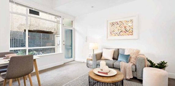 Charming One-Bedroom Home with Private Courtyard & Modern Comforts - Photo 2