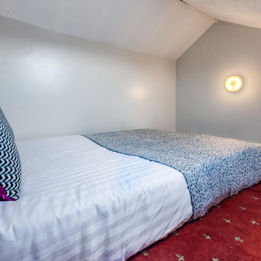 3 MOOR VIEW Leeds - LS6 1AQ - Photo 1