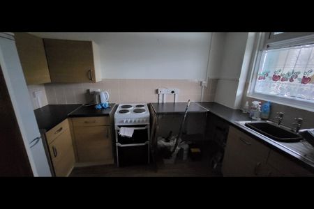 2 Bed Maisonette, Walker Close, BS5 - Photo 4