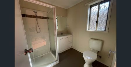 4 BEDROOM 2 BATHROOM 2 GARAGE FAMILY HOME!!! - Photo 4